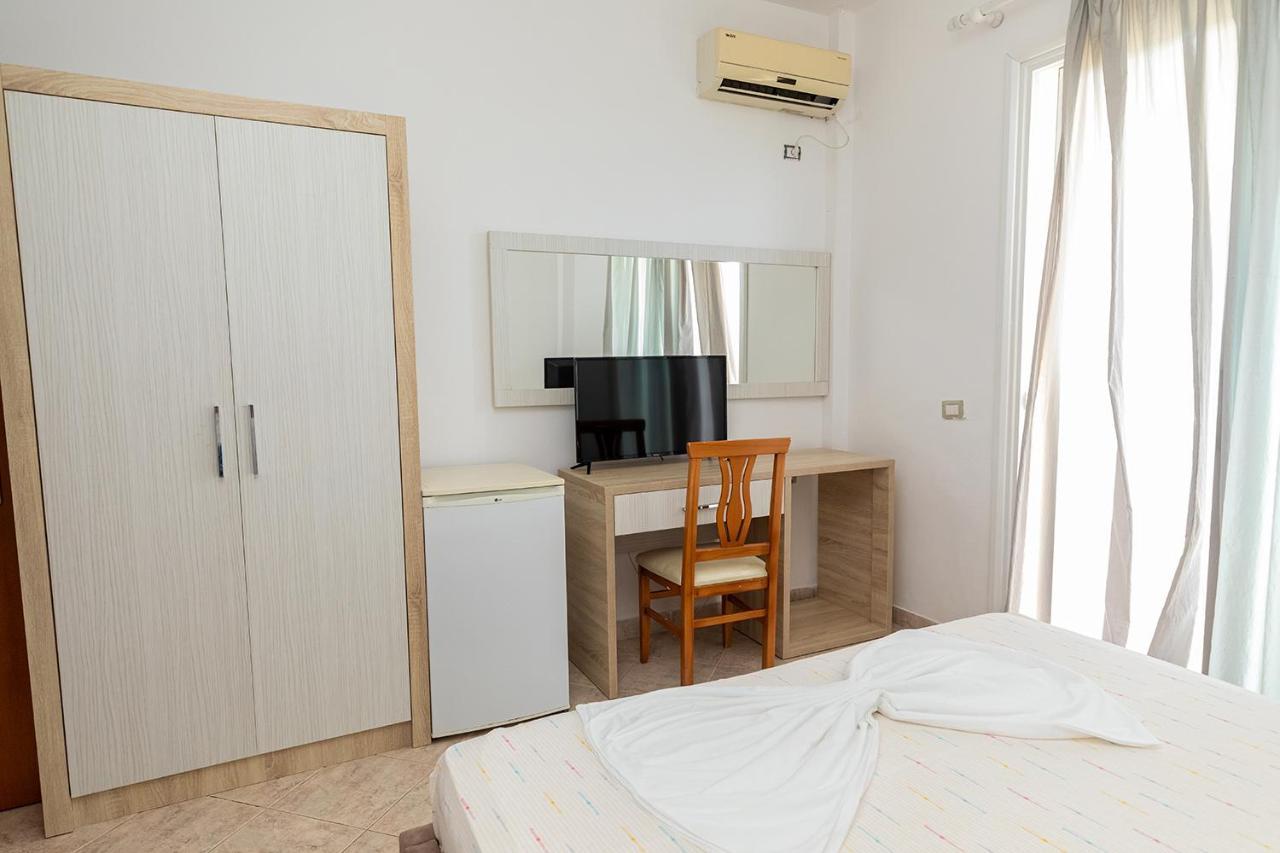 Hotel Dini Radhimë Extérieur photo