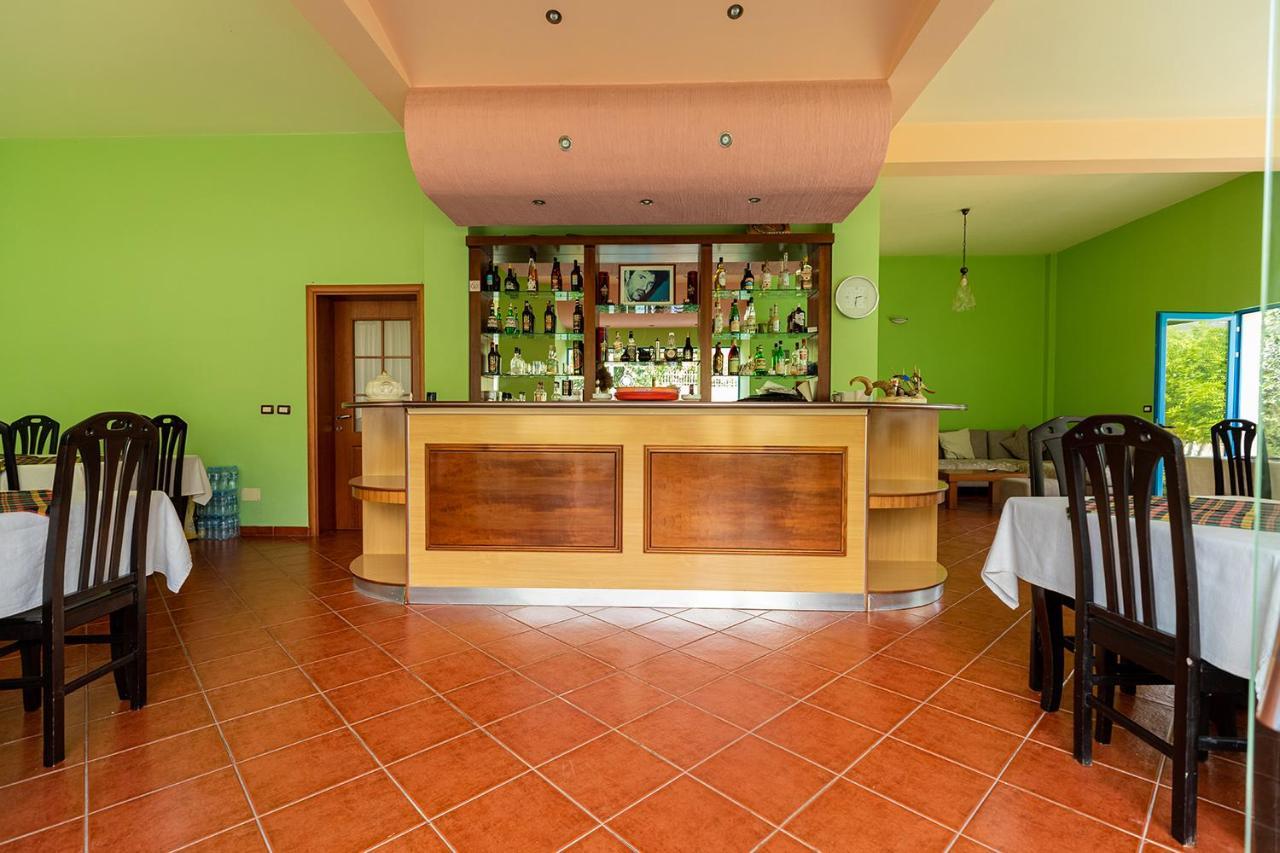 Hotel Dini Radhimë Extérieur photo