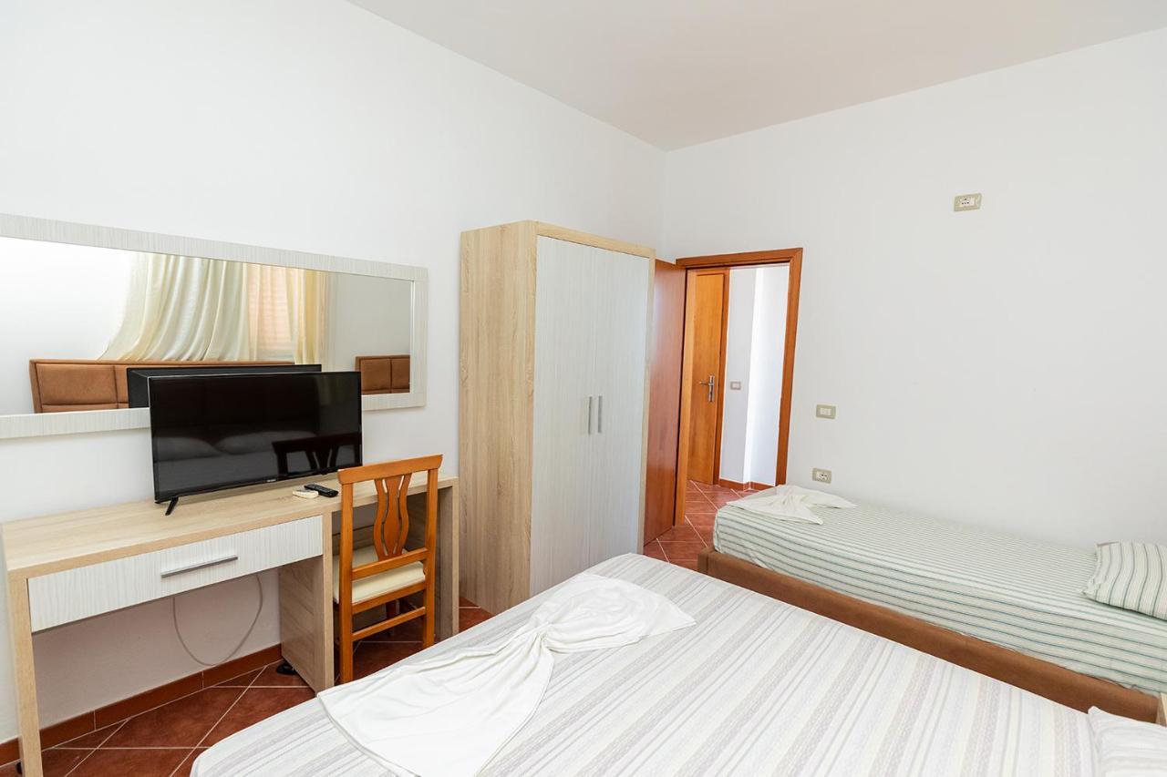 Hotel Dini Radhimë Extérieur photo