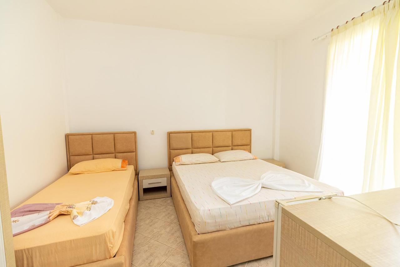 Hotel Dini Radhimë Extérieur photo