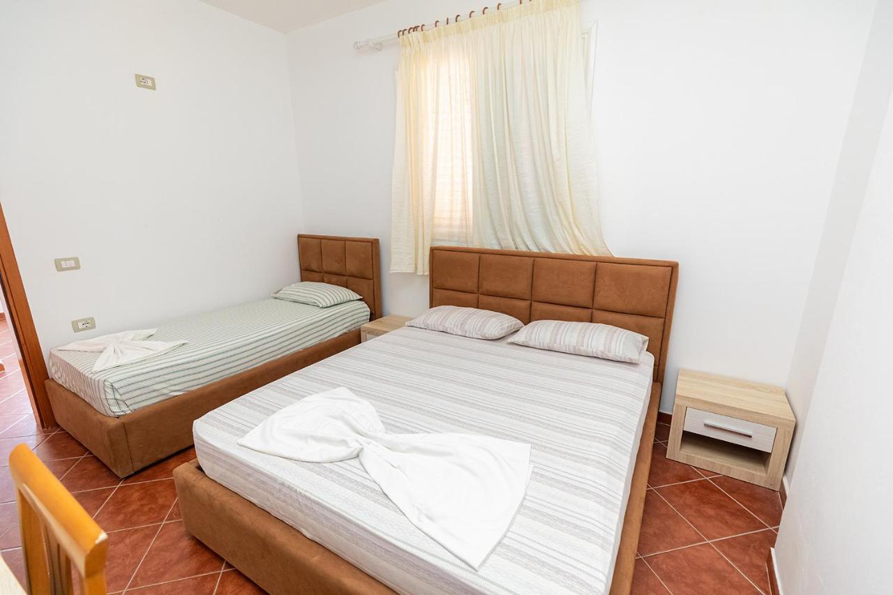 Hotel Dini Radhimë Extérieur photo