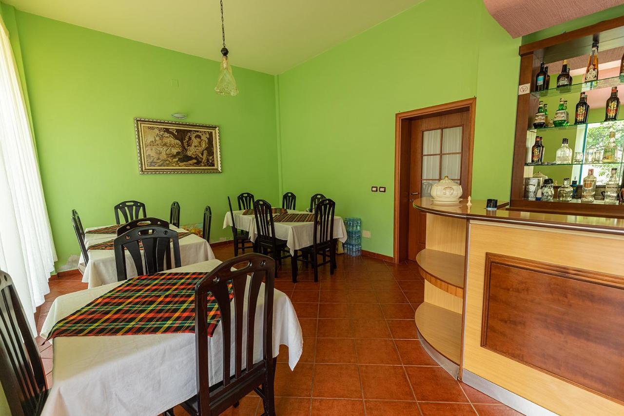 Hotel Dini Radhimë Extérieur photo