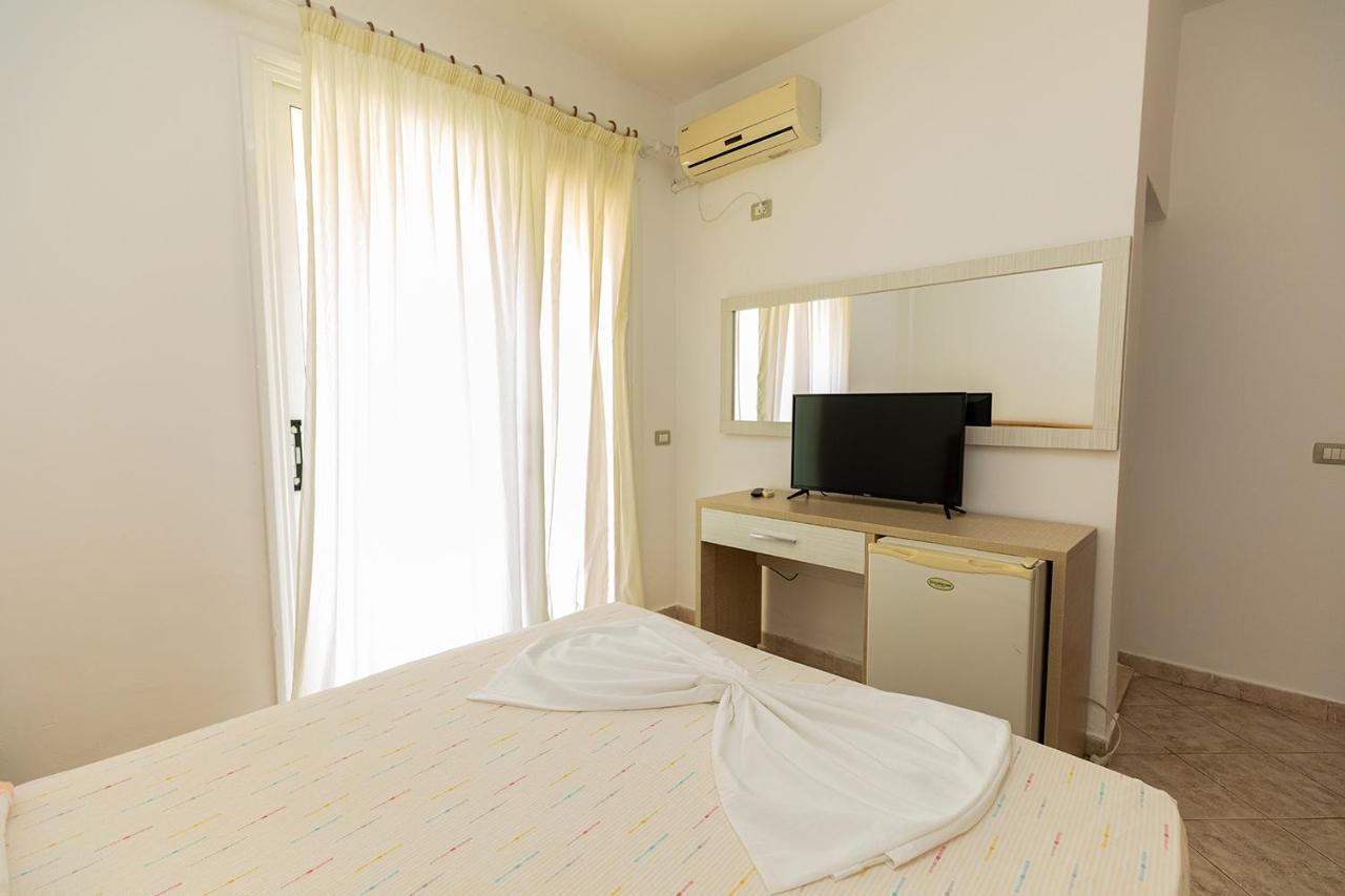 Hotel Dini Radhimë Extérieur photo