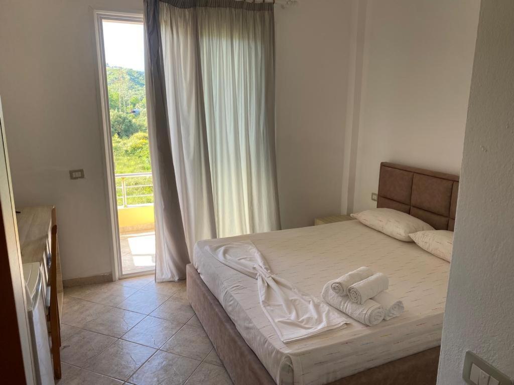 Hotel Dini Radhimë Extérieur photo