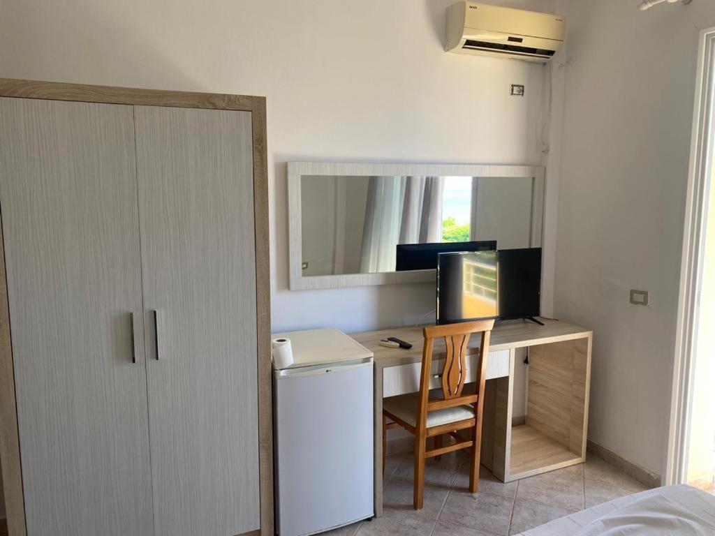 Hotel Dini Radhimë Extérieur photo