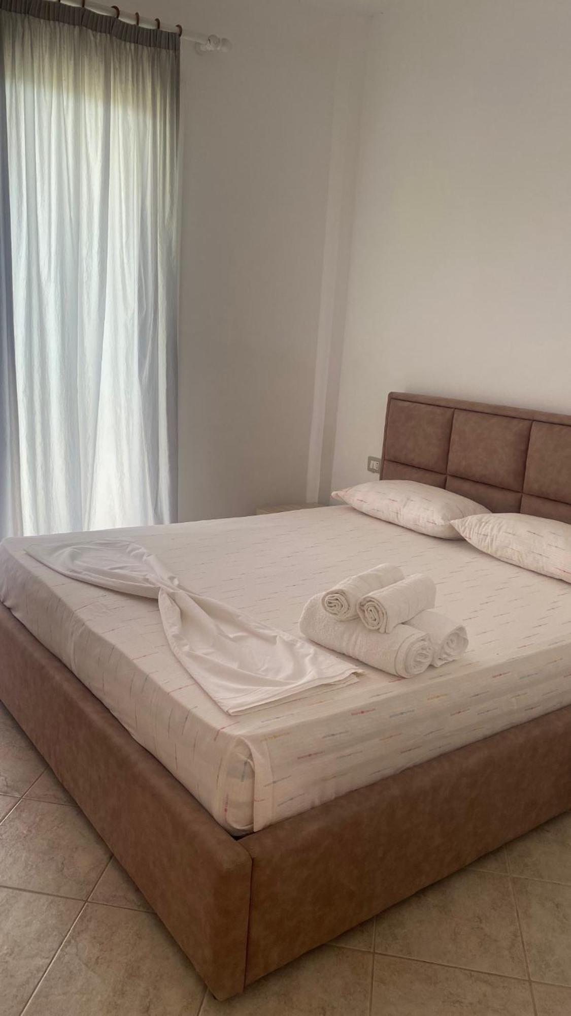 Hotel Dini Radhimë Extérieur photo