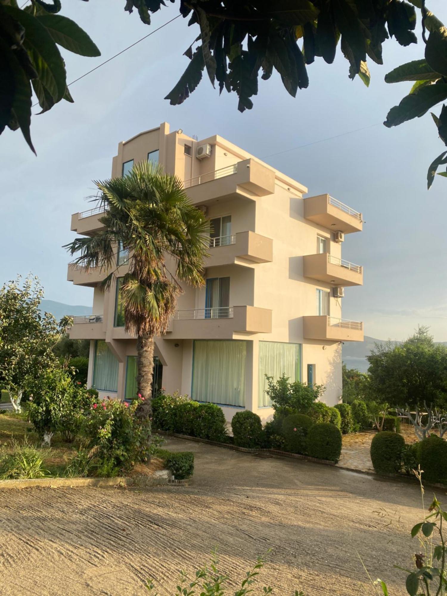 Hotel Dini Radhimë Extérieur photo